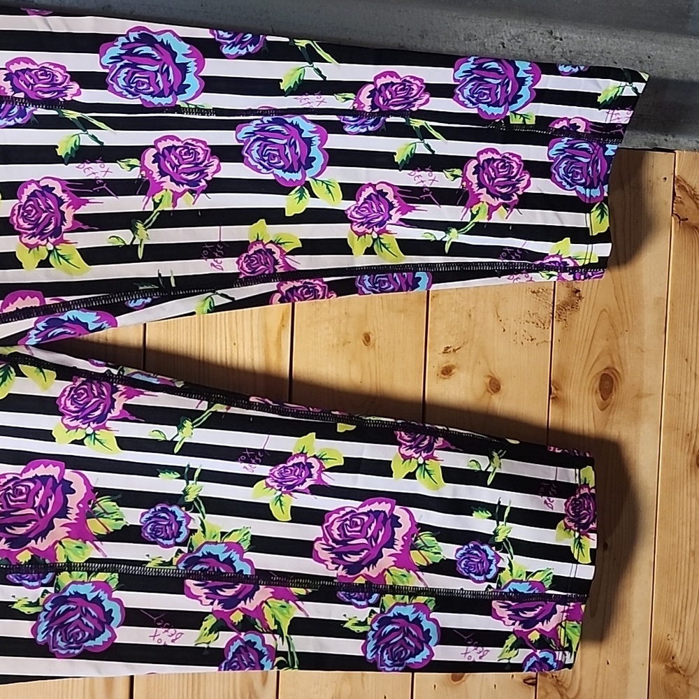 Betsey Johnson Capris NEW Size Medium - Picture 2 of 8